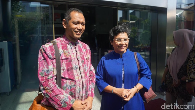 Sambangi KPK, Lili-Gufron Bertemu Pegawai dan Ngopi Bareng Pimpinan Sambangi KPK, Lili-Gufron Bertemu Pegawai dan Ngopi Bareng Pimpinan