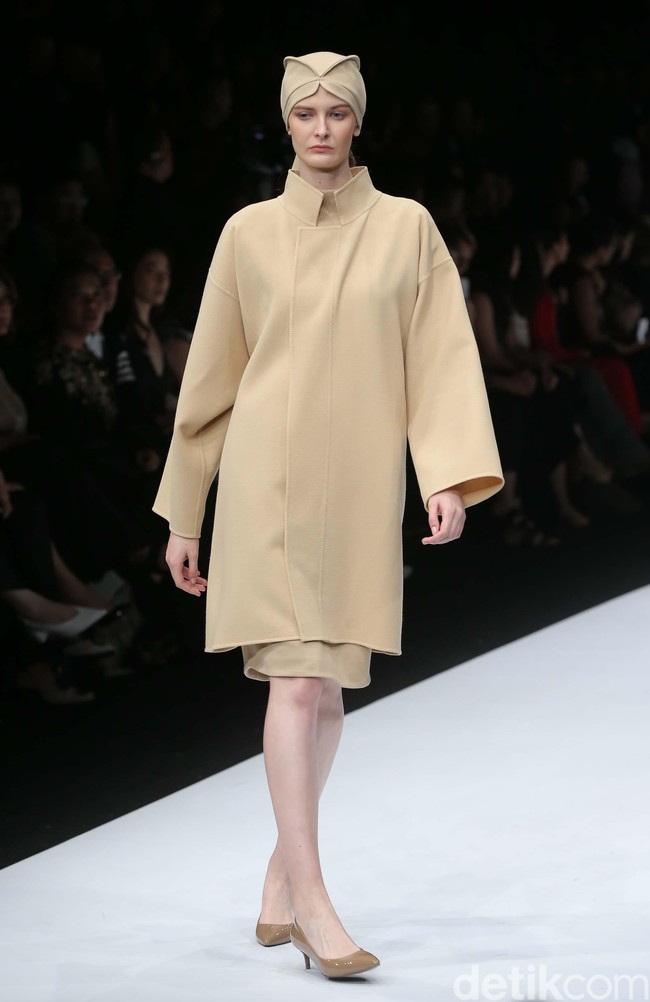 Auguste Soesastro membuka fashion show DFK (Dewi Fashion Knight) tahun ini dengan mengangkat tema Javanese Invasion di Jakarta Fashion Week 2020, Senayan City, Jakarta. Senin [28/10/2019]. Foto: Rachman Haryanto/detikcom