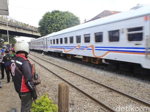 Pria Lansia Tewas Tertabrak Kereta Api di Cimahi