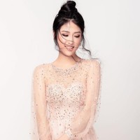 Sebagai Mrs World, ibu satu anak ini telah bepergian ke 10 negara dan 22 kota, mengabdikan diri dan bekerja dengan orang-orang dari semua lapisan masyarakat. Foto: Instagram