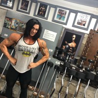 Berat Robin mencapai 90kg dengan bisep berukuran 17 inch. Robin menjaga ototnya tetap besar dengan makan-makanan tertentu. Di pagi hari dia makan tiga butir telur dan lima ons ikan.  Foto: dok. Instagram