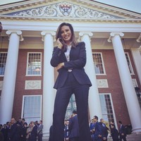 Beberapa hal yang dituduhkan pada Mina Chang adalah pemalsuan bahwa ia merupakan alumni Harvard Business School dan lulusan program Army War College. Namun berdasarkan investigasi NBC News, ia hanya mengambil kursus dan seminar selama beberapa hari di sana. Foto: Instagram @minatrinitychang