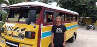 Bus Kayu Masih Jadi Andalan Transportasi di Perbatasan RI Ini