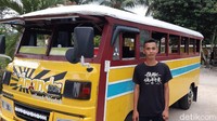 Menurut Rio Irawan (27), salah satu pemilik bus kayu, pengoperasian bus kayu ini sama dengan menyetir kendaraan lain. Ia kini masih beberapa kali mengangkut karyawan timah (Foto: Ahmad Masaul Khoiri/detikcom)