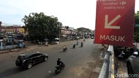 Pemerintah Kota Bekasi langsung turun tangan membersihkan lokasi tersebut. erbaikan saluran air pun dikerjakan langsung oleh Pemkot Bekasi.