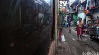 Di masing-masing negara ini, rata-rata setidaknya 1,6% populasi keluar dari kemiskinan ekstrem setiap tahun. Ini berarti 802,1 juta lebih sedikit orang hidup dalam kemiskinan ekstrem di 15 negara ini antara tahun 2000 dan 2015, tulis Bank Dunia dalam laporannya.