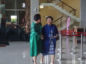 Komisioner KPK Terpilih Lili Pintauli Sambangi KPK Hari Ini
