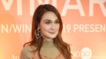 Senyum Luna Maya yang Kabarnya Dekat dengan Pria Jepang