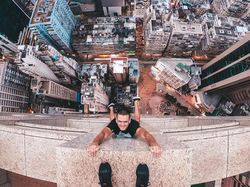 Aksi Gila Instagrammer Bertaruh Nyawa di Ketinggian