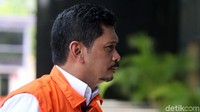 Darman diperiksa terkait kasusnya yakni menyuap Direktur Keuangan Angkasa Pura II, Andra Agussalam senilai  USD 71 ribu dan SGD 96.700.