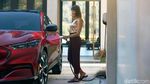 Saat Kap Mesin Mobil Jadi Kompor untuk Memasak