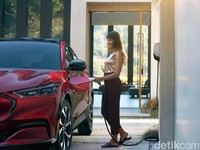 Ford Mustang Mach-E, SUV Listrik Canggih Detroit