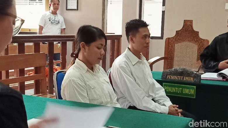 Nekat Jualan Narkoba di Bali, Pasutri Asal Banyuwangi Diadili Nekat Jualan Narkoba di Bali, Pasutri Asal Banyuwangi Diadili
