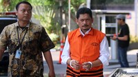 Uang suap itu diserahkan melalui bawahannya, Taswin Nur agar proyek baggage handling system (BHS) di PT Angkasa Pura Propertindo dikerjakan oleh PT INTI.