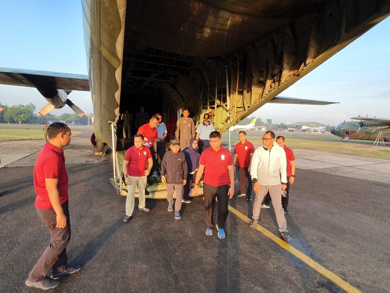 Saat Maruf Pakai Jaket dan Sepatu Kets Sidak Pangkalan TNI AU Saat Maruf Pakai Jaket dan Sepatu Kets Sidak Pangkalan TNI AU