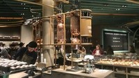Lantai pertama bangunan Starbucks terbesar dunia ini hanya untuk pelanggan yang menikmati one bite lalu pergi meninggalkan Starbucks.Foto: Istimewa