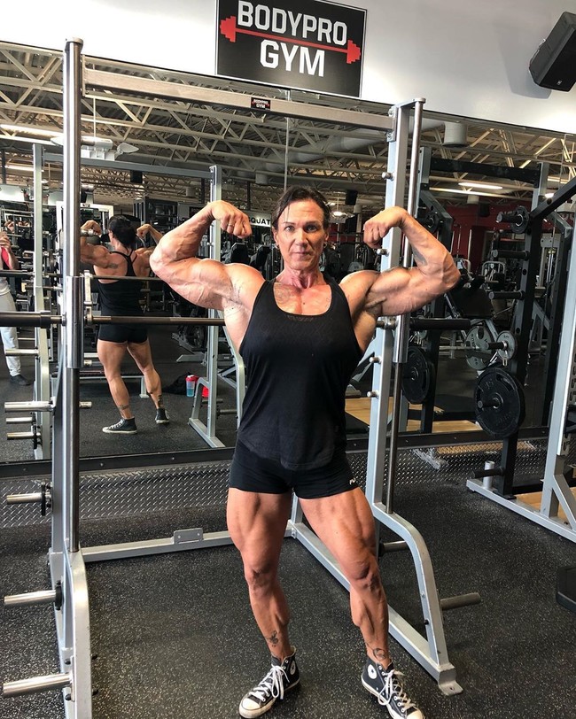 Untuk mendapatkan ototnya itu, Robin perlu melakukan latihan yang ketat. Sampai hari ini, ia bahkan melakukan latihan beban enam kali dalam seminggu.  Foto: dok. Instagram