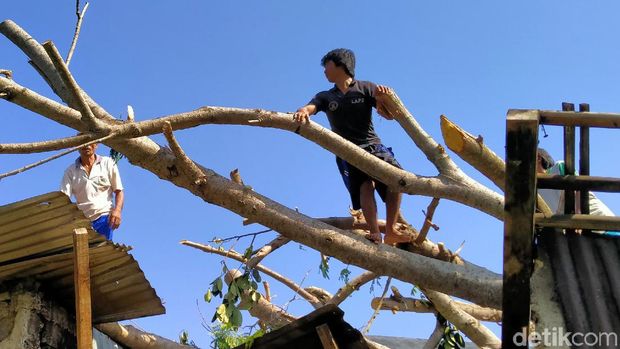 Penampakan Kerusakan Rumah Warga Akibat Angin Kencang di Pemalang