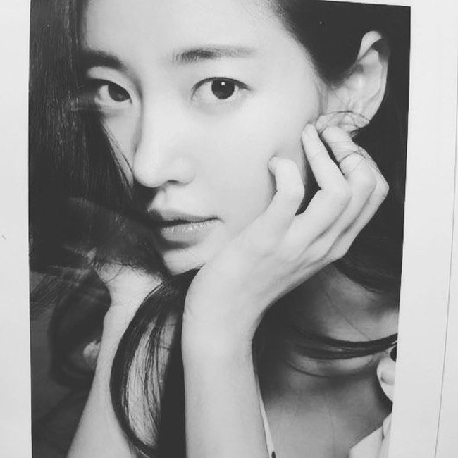 Dalam sebuah foto yang diunggah di Instagram ia memperlihatkan secangkir minuman dan potongan wortel di atas piring. Sarang pun menulis menu sehat dalam keterangan foto. Sebelumnya, ia memang juga pernah mengatakan tidak makan malam dan mengontrol makanan. Foto: Instagram @sarangkim.love