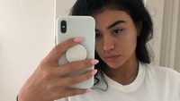 Ana Beatriz Boaretto disebut memiliki wajah yang mirip Kylie Jenner. Dok. Instagram/anaboaretto