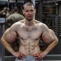 Kirill diketahui telah menjalani berbagai operasi plastik dan tindakan kecantikan. Alasannya bukan karena ingin tampil sempurna tapi sebagai usahanya untuk bertemu dengan alien.Foto: instagram @ubonad