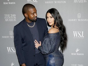 Sudah Cerai, Kim Kardashian Masih Jadi Fans Sepatu Rancangan Kanye West