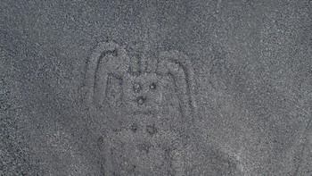 Menemukan gambar baru sebenarnya sulit lantaran sudah dimakan waktu. Maka, tim Sakai menggunakan kecerdasan buatan dari IBM Watson Machine Learning Accelerator. Awalnya, mereka menunjukkan gambar geoglyph yang sudah ada ke sistem AI sehingga mereka bisa mempelajari polanya. Foto: Live Science