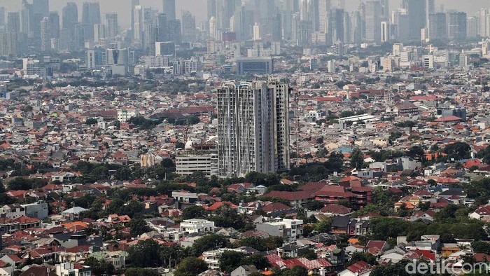Jakarta merupakan salah satu kota terpadat di Indonesia. Kepadatan terlihat dari bangunan mulai dari rumah hingga gedung yang berdiri di ibu kota yang akan dipindah ke Kaltim tersebut.