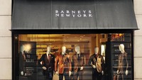 Pusat perbelanjaan Barneys yang selama ini dikenal menjual berbagai barang branded memutuskan untuk menutup sejumlah tokonya pada Oktober 2019 lalu. Ini salah satu gerai yang masih buka di New York. (iStock)