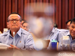 Edhy Prabowo Menjawab Kontroversi Benih Lobster hingga Cantrang
