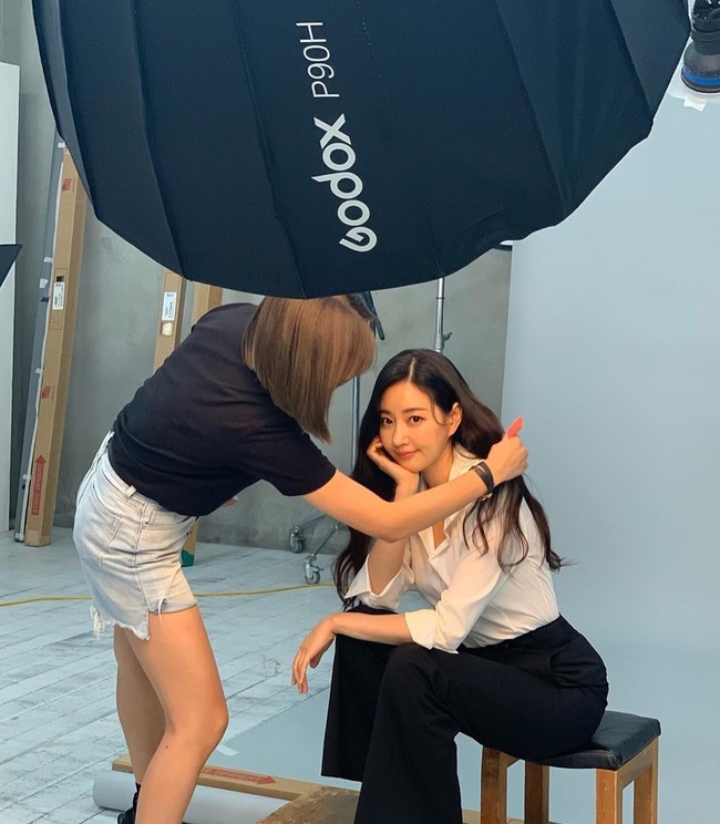 Selain wajah cantik, penampilan Kim Sarang juga ditunjang dengan tubuh tinggi dan proposional. Tak heran jika ia sering didaulat sebagai model. Foto: Instagram @sarangkim.love