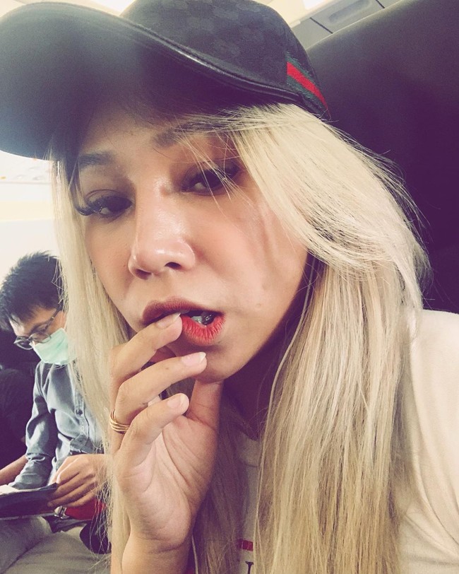 Setiap orang memiliki preferensi mereka sendiri dalam hal cinta. Seperti halnya dengan influencer asal Malaysia Sara Anna yang mempunyai kriteria pria idamannya sendiri. Malangnya, Sara dikritik setelah mengungkapkan bahwa ia tidak menyukai pria Melayu. Foto: Instagram