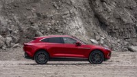 Lari ke tenaga penggerak, mobil ini bakal menawarkan mesin 4.0 liter twin-turbo V8 yang sanggup menghasilkan tenaga sampai 550 Ps dan torsi sangat besar 700 Nm.