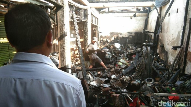 Kebakaran Pasar Guntur Garut Diduga Akibat Korsleting Listrik Kebakaran Pasar Guntur Garut Diduga Akibat Korsleting Listrik