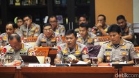 Kapolri didampingi oleh Wakapolri Komjen Ari Dono Sukmonto hingga Kabarhakam Irjen Firli dan Kadiv Humas Polri Irjen Muhammad Iqbal. Kemudian juga Kapolda Metro Jaya Irjen Eddy Gatot, Kapolda Sumut Irjen Agus Andrianto, Kapolda Banten Irjen Tom Sitohir, Kapolda DIY Irjen Ahmad Dofiri, hingga Kapolda Jateng Rycko Amelza Dahniel.