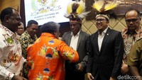 Doli mengatakan pihaknya saat ini terus merespons dengan melakukan rapat dengar pendapat umum dengan perwakilan masyarakat Papua. Menurutnya, hal yang sudah disepakati dari pertemuan-pertemuan yang sudah dilakukan adalah penyelesaian masalah Papua melalui pendekatan kesejahteraan. Doli pun menyampaikan komitmen Komisi II dalam pemekaran Papua. Menurutnya, saat ini masih ada masalah teknis soal moratorium daerah otonomi baru.