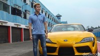 Sedangkan kompatriotnya, Marcus Gideon juga tak kalah selera soal mobil. Marcus Gideon diketahui sebagai pembeli mobil Toyota Supra pertama di Indonesia. Proses serah terima GR Supra dari Toyota-Astra Motor di Sirkuit Internasional Bogor, Jawa Barat, pada November 2019 lalu. Foto: Rifkianto Nugroho