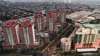 Kawasan Cempaka Putih juga padat oleh hunian dan gedung bertingkat.