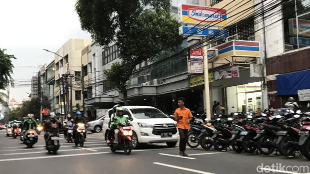 Marka Lahan Parkir di Juanda Jakpus Jadi Sorotan karena Serobot Badan Jalan
