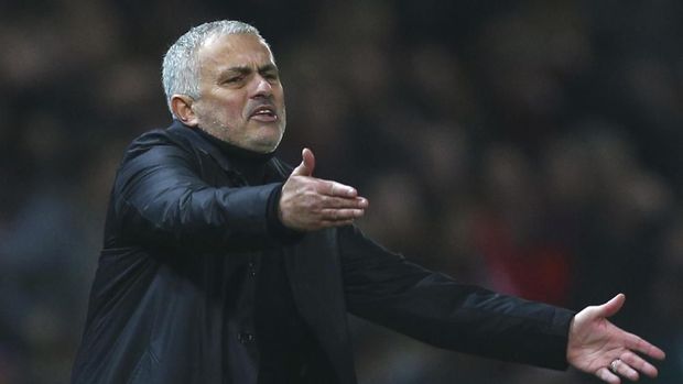 Berkelahi dengan Suporter, Dier Dibela Mourinho