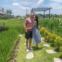 Setiap foto yang diunggah bersama, kerap kali menuai komentar positif. Keduanya dipuji sebagai pasangan serasi dan harmonis.  Foto: Instagram @lelhyspaso