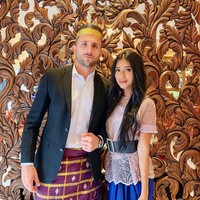 Belum diketahui sakit apa yang diderita istri dari penyerang naturalisasi Timnas Indonesiaa itu. Lelhy Arief Spasojevi adalah wanita keturunan Bugis. Selain menjadi ibu rumah tangga, wanita berambut panjang itu mengurus bisnis brand sandal bernama Ajena.  Foto: Instagram @lelhyspaso