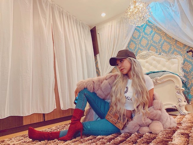 Video yang telah dilihat 827 ribu lebih itu pun dibanjiri komentar netizen. Pemilik akun Instagram @darlingsara_ ini dikritik dan menyebutnya tak menyukai pria miskin. Foto: Instagram