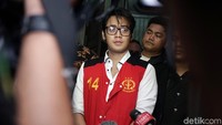 Kriss pun mengatakan Jaksa Penuntut Umum tidak bertindak adil kepadanya. Pool/Palevi S/detikFoto.