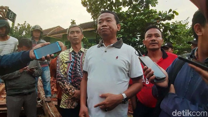Puing Puing Aula Smkn 1 Miri Sragen Yang Ambruk Diterjang Angin