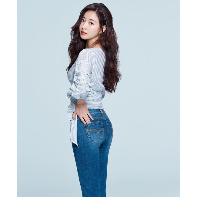 Aku tidak pernah makan di malam hari. Aku makan dua kali sehari. Aku makan malam sekitar pukul 5-6, dan biasanya makan salad tahu. Kalau tidak mengontrol diri sendiri, akan susah untuk menjaga tubuh, ujar wanita yang sering yoga ini, seperti dikutip dari K Drama Stars. Foto: Instagram @sarangkim.love