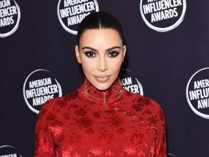 Setelah Dirampok di Prancis, Kim Kardashian Kini Suka Pakai Cincin Replika