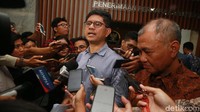 Syarif menjelaskan judicial review itu dilakukan karena penyusunan UU KPK yang baru dinilai banyak permasalahan dari segi formil maupun materiil. Syarif menyebut permasalahan itu antara lain pembahasan UU KPK tidak masuk agenda prolegnas, KPK tidak dilibatkan dalam pembahasan di DPR hingga KPK hingga kini belum menerima naskah akademik UU KPK yang baru.