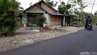 Meski penggeledahan telah selesai, hingga kini beberapa polisi masih berjaga di depan rumah mertua Markino. Sedangkan arus lalu lintas di depan rumah tersebut sudah berjalan dengan lancar karena garis polisi sudah dicopot.