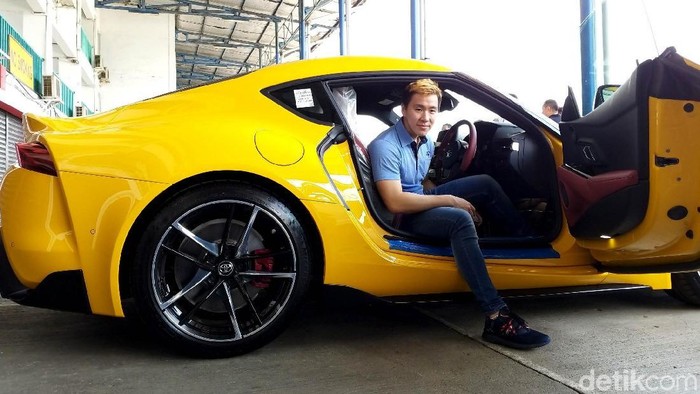 Atlet bulutangkis Indonesia Markus Gideon menjadi salah satu pembeli Toyota GR Supra di Indonesia. Toyota GR Supra dengan warna kuning menjadi pilihannya.